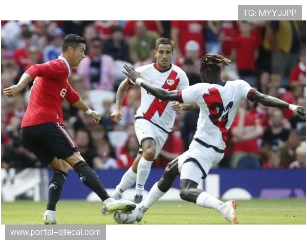 格伊领衔后防屡次化解险情，队长表现稳健